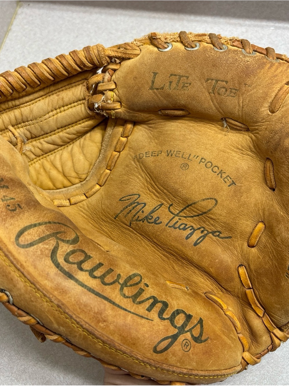 Rawlings Mike Piazza Catchers Mitt Glove RCM45 Lite Toe Right Handed Thrower 34”